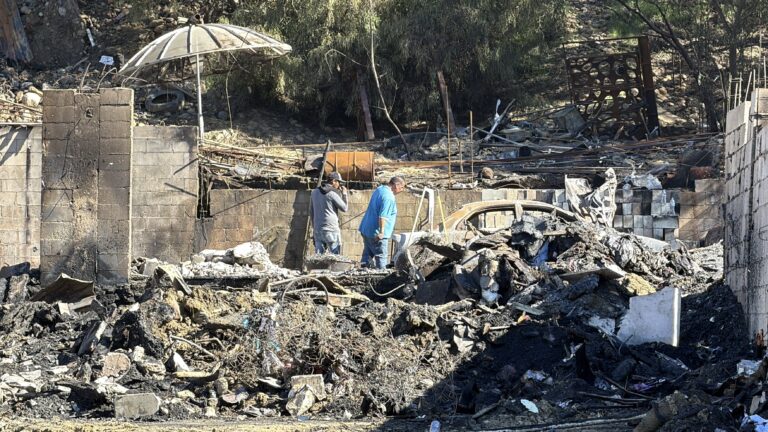 Comienzan a reconstruir sus vidas desde las cenizas tras incendio de 8 viviendas en Tijuana