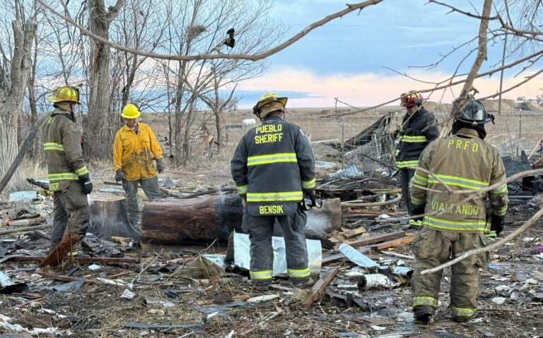 Explosión en Pueblo: Dos Muertos y Posible Causa por Calentador de Agua