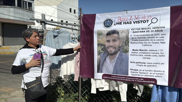 Sheinbaum habla de seguridad en Tijuana mientras víctimas esperan justicia afuera