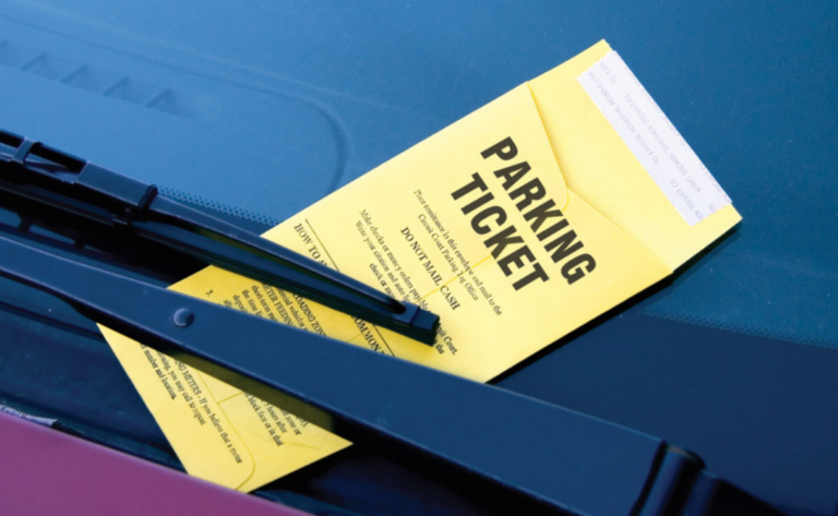 Colapso en los tribunales de Denver por Multas de Estacionamiento tras la Eliminación del Sistema Digital