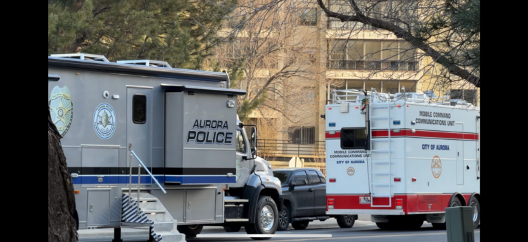 Disparos en Aurora: La policía responde en complejo de adultos mayores