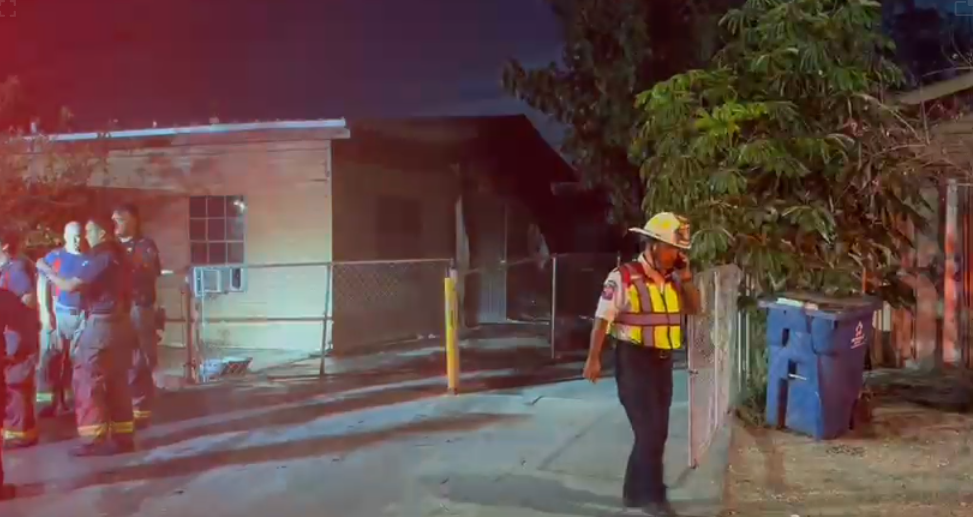 Incendio en Brownsville: Bomberos luchan contra las llamas en el este de la ciudad