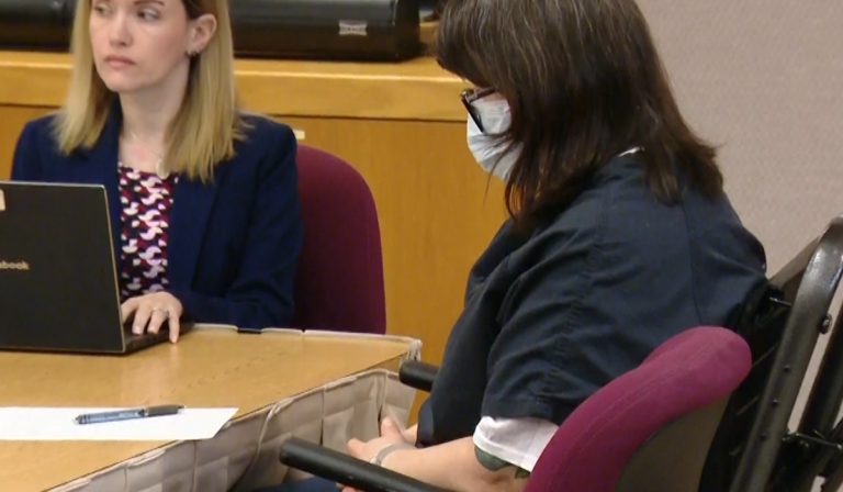 Juez ordena juicio contra esposa acusada de asesinar a capitana de Cal Fire en Ramona