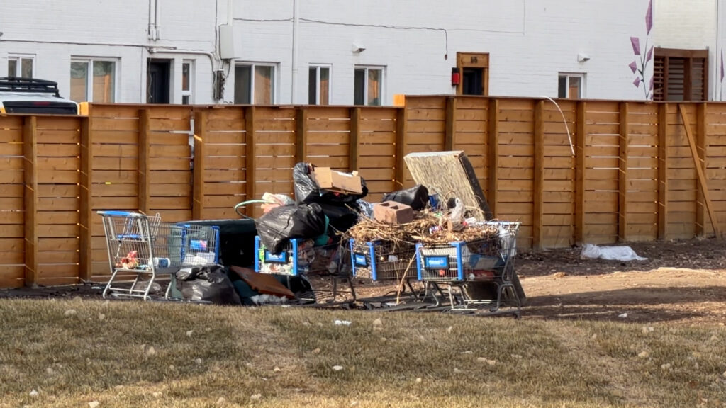 Creciente problema de personas sin hogar: Deterioro del parque en Lakewood