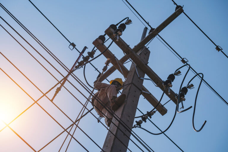 Miles de clientes continúan sin electricidad en el norte del condado de San Diego