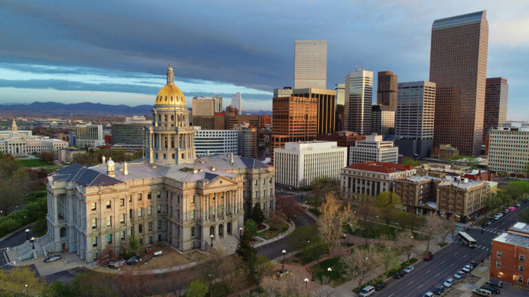 Proyectos de Ley Polémicos en Colorado 2026: Inmigración, Prostitución y Más
