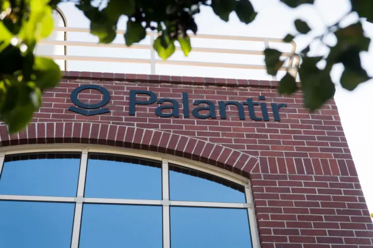 Palantir Technologies: El Traslado de su Sede de Denver a Miami Marca un Nuevo Capítulo