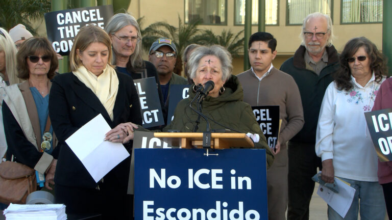 Residentes de Escondido piden cancelar contrato que permite entrenamientos de ICE