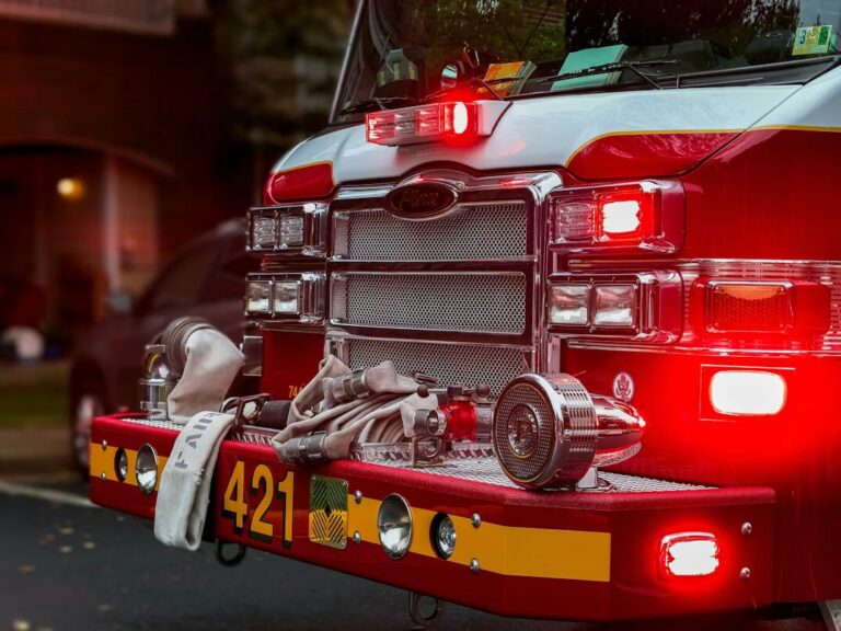Ruptura de tubería en UMass Boston provoca evacuación de estudiantes en plena noche