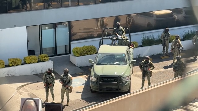 Bajo estrictos protocolos, autoridades resguardan restos de “El Mencho”