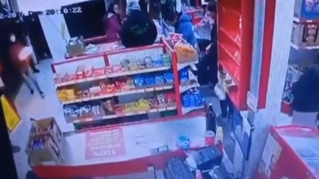 Valle de Chalco: Hombres lanzan bombas molotov a Tienda 3B dejando un menor y un hombre quemados