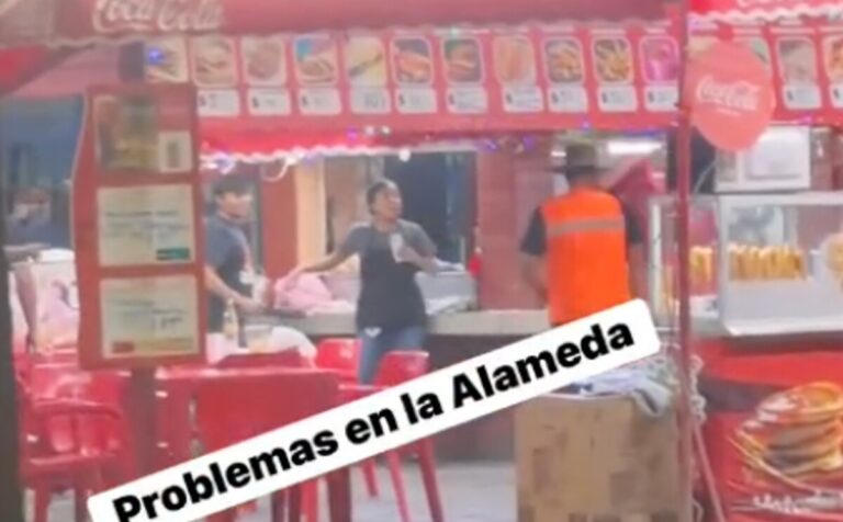 Torreón: Lavacoches ebrio armado con cuchillo inicia pelea callejera – Impactantes imágenes