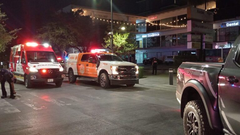Accidente Vial en San Pedro Garza García: Dos Jóvenes Lesionados en Colonia Del Valle