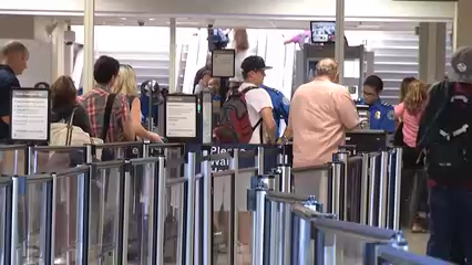 Aeropuerto de San Diego presenta “SAN Assist” para viajeros con discapacidades no visibles