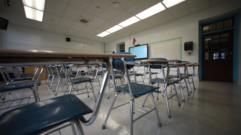 Mater Dei High School entra en confinamiento preventivo tras reporte de amenaza