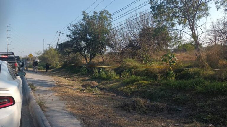 Cuerpo Descompuesto Encontrado en la Carretera Apodaca-Juárez: Detalles del Hallazgo