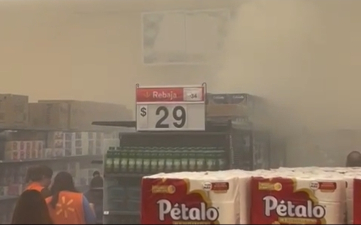 Incendio en Walmart Guadalajara: Efectivos de Emergencia Responden Rápidamente