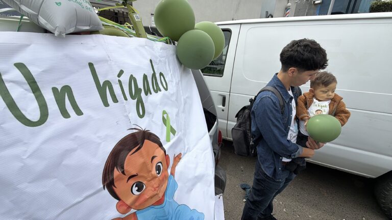 Caravana de esperanza para despedir a Eren, bebé de 18 meses que recibirá transplante de hígado en Guadalajara