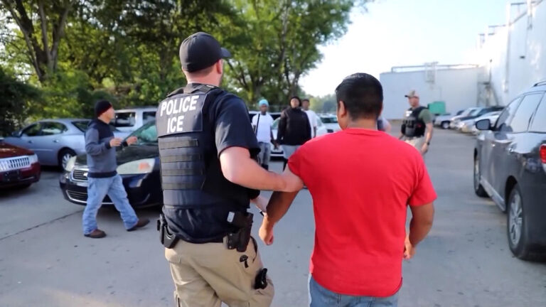 Advierten sobre el impacto en la salud mental tras el aumento de arrestos migratorios de niños en San Diego