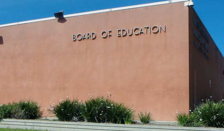 Decenas reciben notificaciones de despido en SDUSD; más de 200 puestos serán eliminados