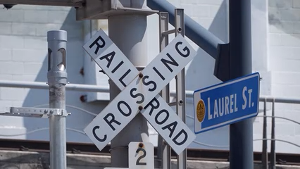 Peatón muere tras ser impactado por tren Amtrak en el centro de San Diego