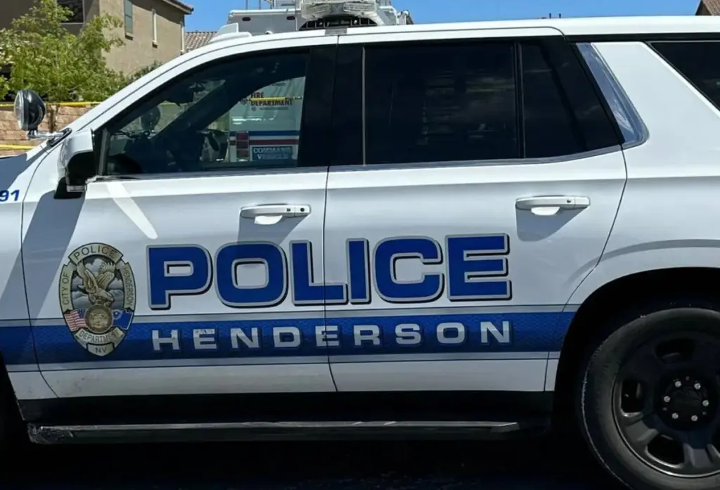 Accidente en Henderson deja dos heridos mientras la policía aclara los rumores