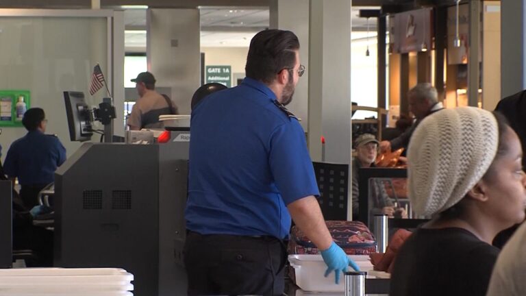Pagos parciales alivian crisis en aeropuerto de San Diego