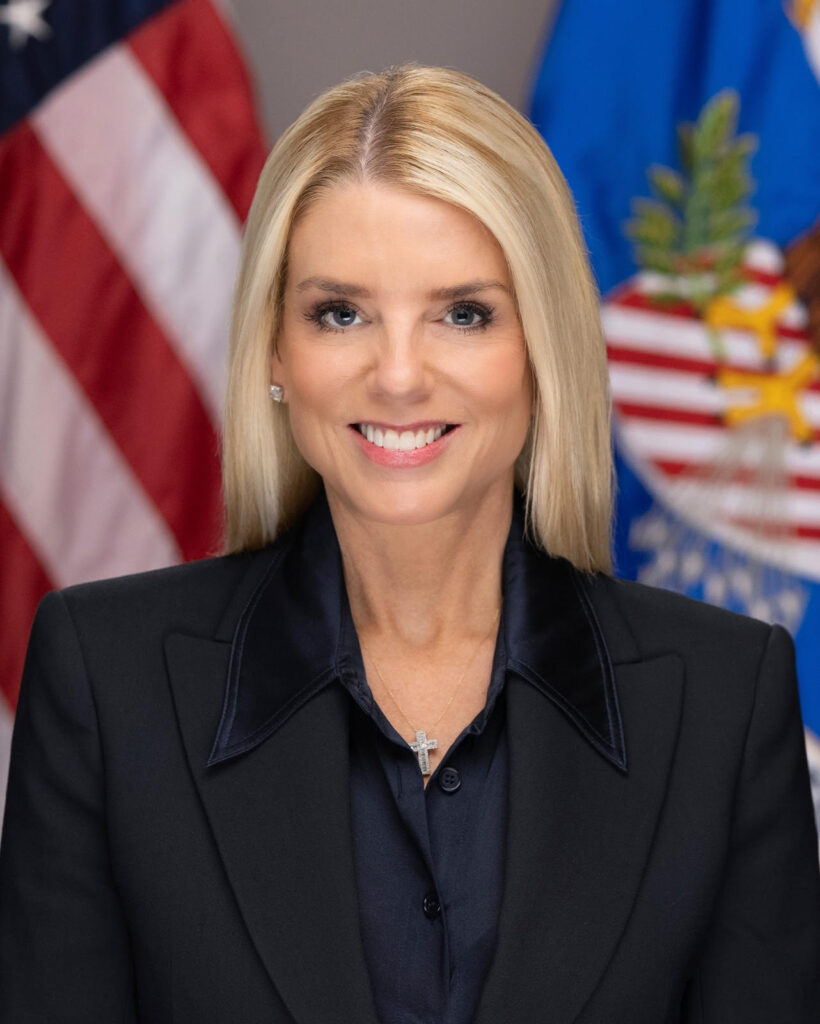 Trump destituye a la fiscal general Pam Bondi en medio de tensiones internas