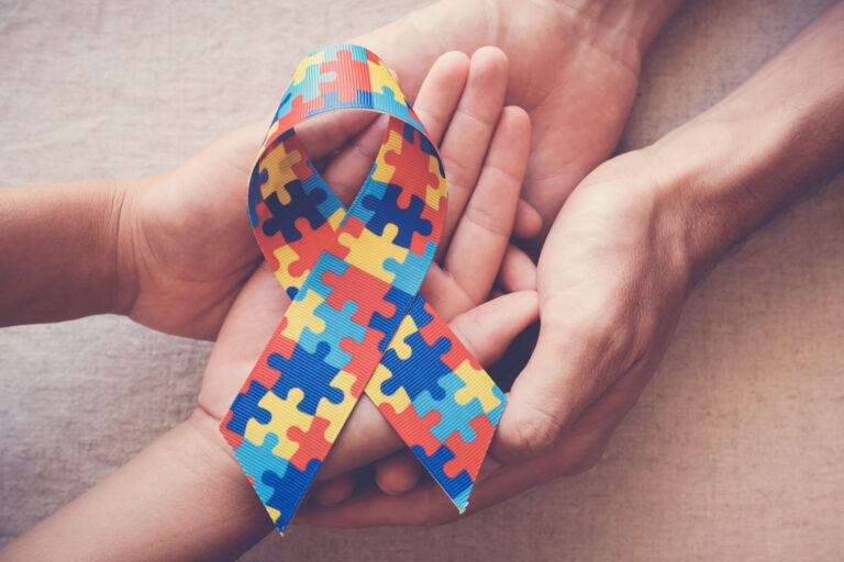Familias en San Diego enfrentan largas esperas para diagnósticos de autismo
