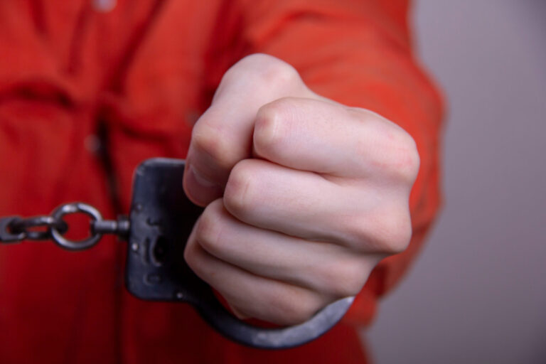 Impulsan ley para cerrar laguna legal en revisión de sentencias de menores en California
