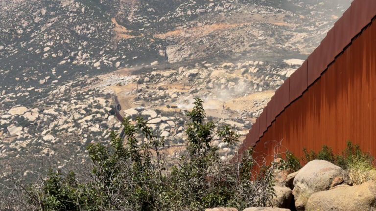 Explosiones para construir el muro de Trump destruyen sitio sagrado Kumiai en la frontera