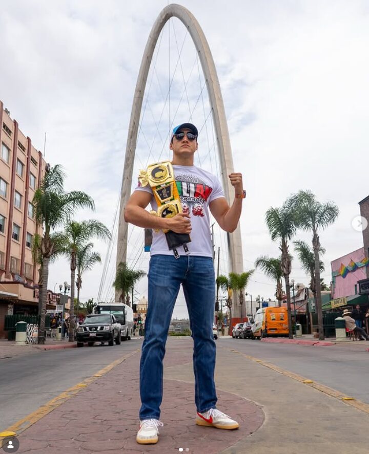 Orgullo Tijuanense: Julián Fernández conquista título histórico en categoría Super Crucero ‘’Bare Knuckle’’