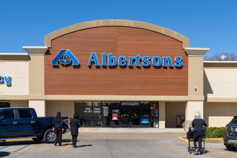 Acuerdo preliminar de $773 millones con Albertsons por su presunto papel en la crisis de opioides