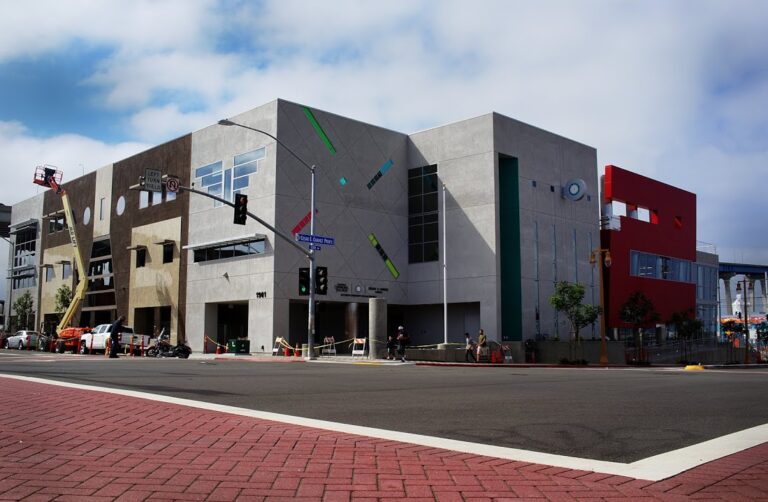 Distrito de San Diego cambia nombre de campus en medio de controversia histórica
