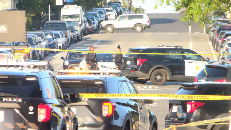 Mujer resulta herida tras tiroteo que involucró a un oficial en el centro de San Diego