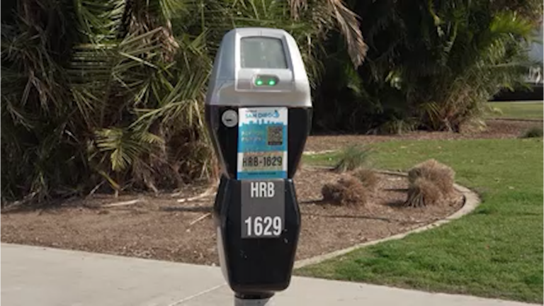 Rechazan plan para bajar precios de estacionamiento en el centro de San Diego durante días de eventos