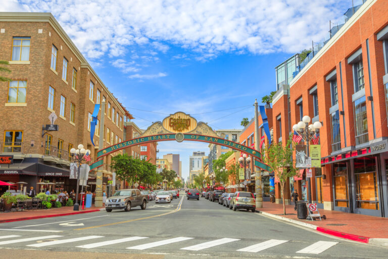California pierde empleos por primera vez en meses y San Diego reciente impacto en turismo y servicios