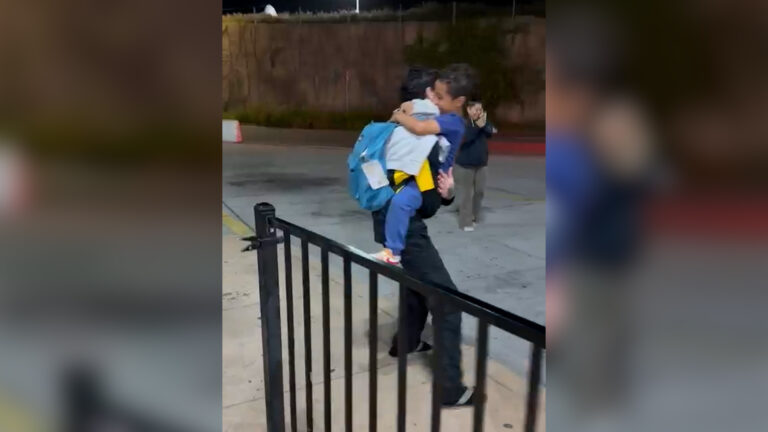 Padre detenido por inmigración en Otay Mesa se reencuentra con su familia