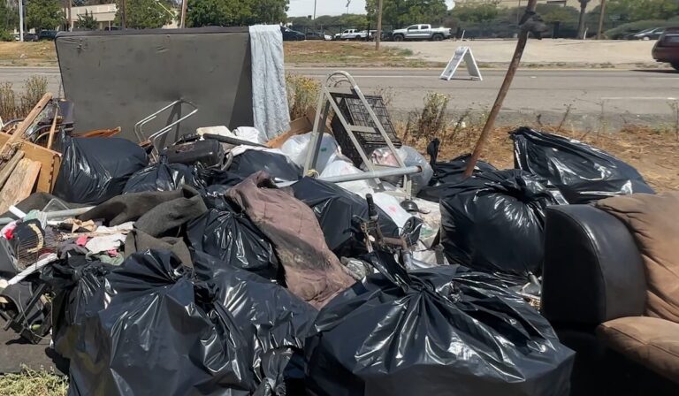 De basura a riesgo: limpian arroyo en Chollas View para evitar inundaciones