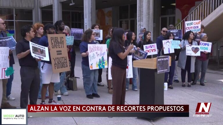 Recortes Culturales: La Comunidad Artística De San Diego Se Manifiesta Contra Recortes A La Cultura