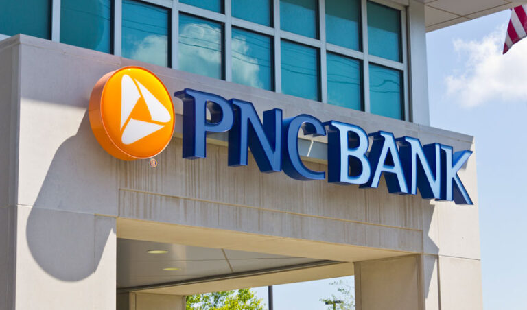Despidos en PNC Bank Tras Adquisición de FirstBank Impactan Empleo en Colorado