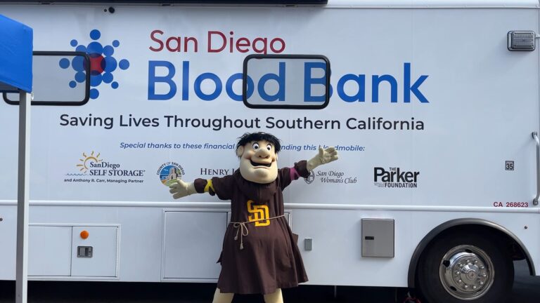Padres y Banco de Sangre de San Diego celebran 10 años de colecta con evento en Petco Park