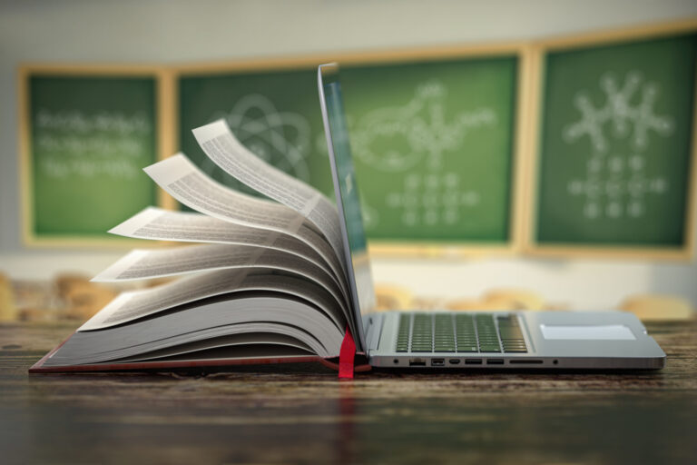 Más de 100 mil estudiantes acceden a fondos universitarios en California gracias a alianza estatal