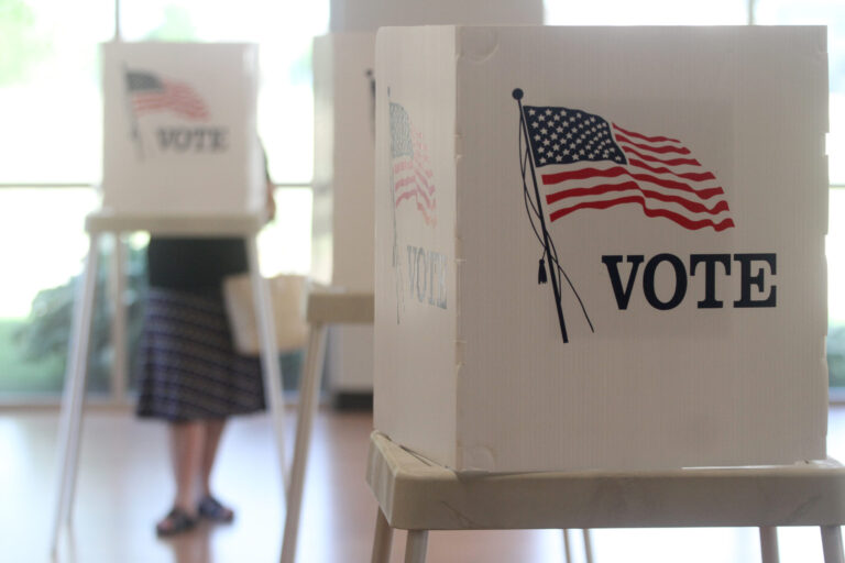 Condado de San Diego busca voluntarios para operar centros de votación en elección del 2 de junio