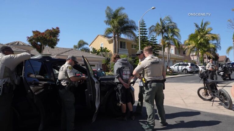 Persecución en Oceanside termina en choque frontal y arresto sin heridos