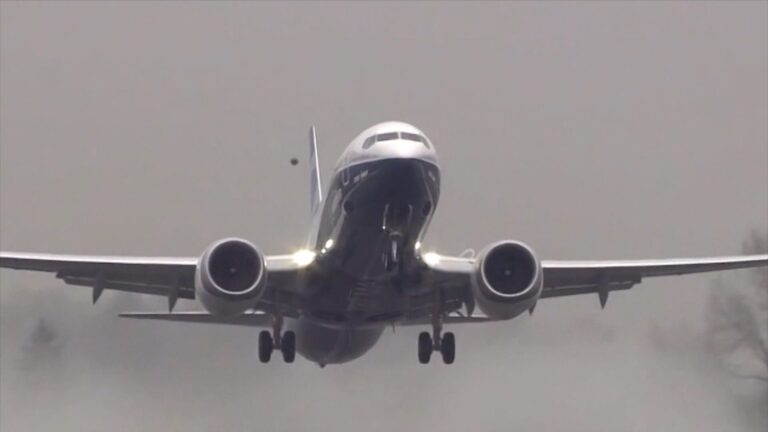Investigan posible impacto de objeto en vuelo de United antes de aterrizar en San Diego
