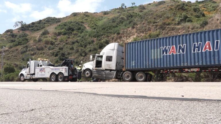 Accidente de camión en la carretera I-5 genera cierre parcial en carretera de San Diego