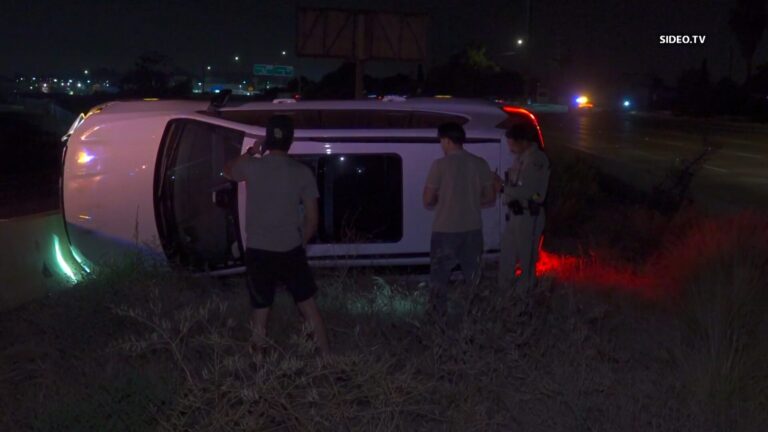 Conductor vuelca en la autopista 94 y termina arrestado por presunto DUI