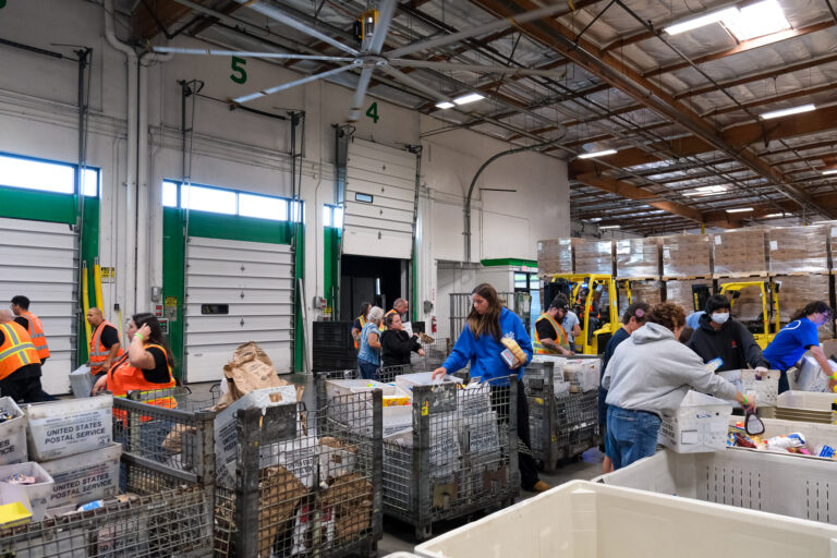 San Diego recolecta más de 100 mil libras de alimentos en campaña contra el hambre