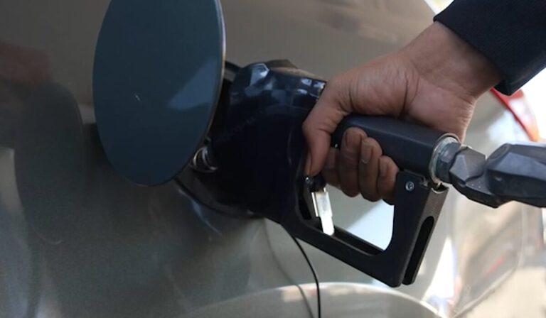 Inflación en Estados Unidos sube a 3.8% mientras aumentan los precios de la gasolina